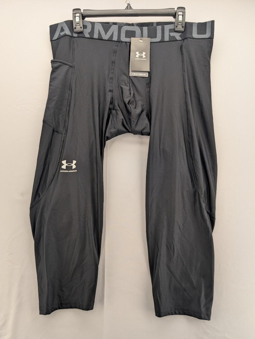 NWT Under Armour HeatGear Men's ¾ Leggings in Black size Large